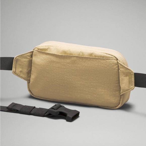 Lululemon Mini Belt Bag - Picture 3 of 8